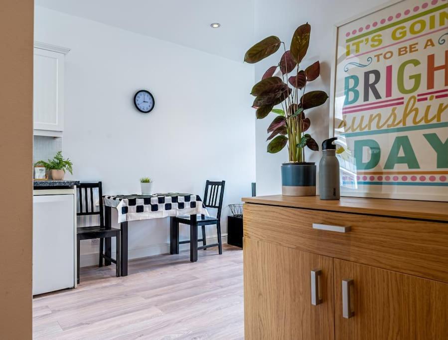 Cosy Flat In Central Ldn Payment To The Host Apartment London Bagian luar foto